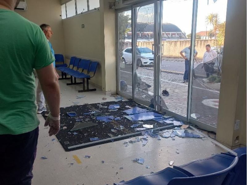 Pai entra em surto após morte do filho e depreda hospital em Itu