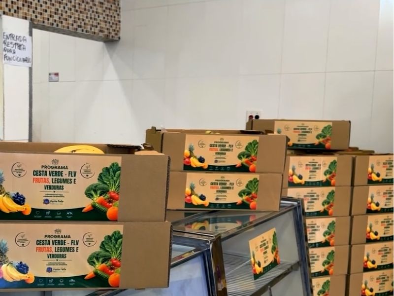 Porto Feliz entrega cestas de frutas, legumes e verduras para famílias