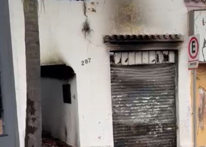 Imagem da casa ap&oacute;s o inc&ecirc;ndio