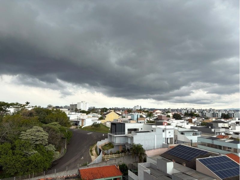 Frente fria avança e aumenta risco de chuva forte em Sorocaba e região