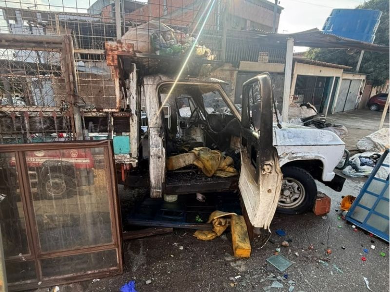 Carro pega fogo e homem tem mais de 70% do corpo queimado no Habiteto, em Sorocaba