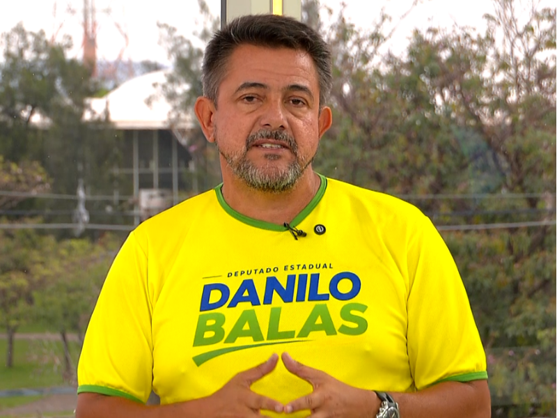 Imagem de Danilo Balas em entrevista.