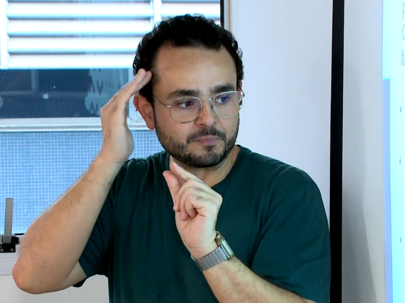 Dia do Professor: docente surdo promove inclusão em Jundiaí