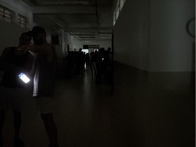 Eleitores registram queda de energia em local de votação, em Sorocaba