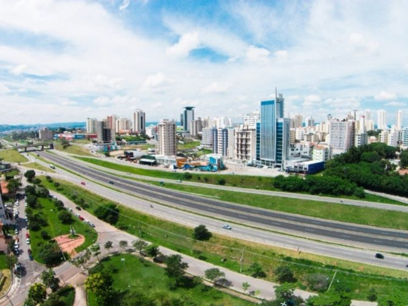 Imagem a&eacute;rea de cidade.
