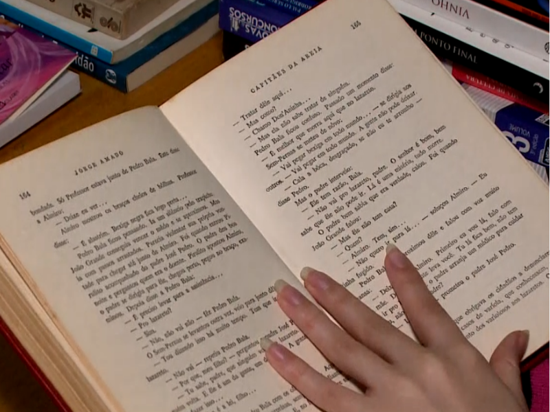 Livros físicos resistem ao avanço da tecnologia