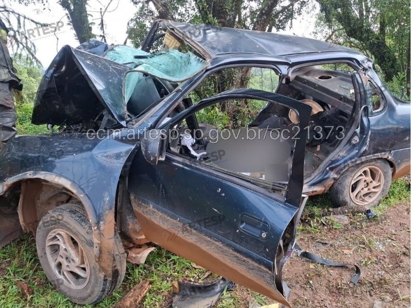 Imagem do carro ap&oacute;s o acidente