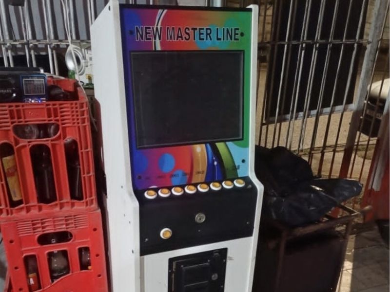 Máquina caça-níquel é apreendida em bar de Sorocaba