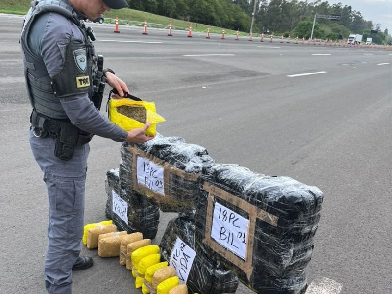 Caminhoneiro é preso em Porangaba com drogas escondidas