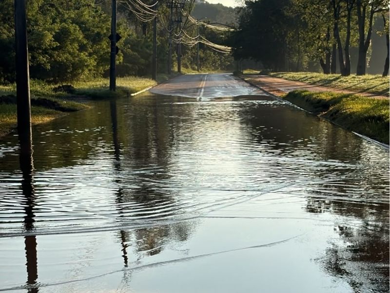 Chuva mantém Avenida Quinze de Agosto interditada neste domingo em Sorocaba