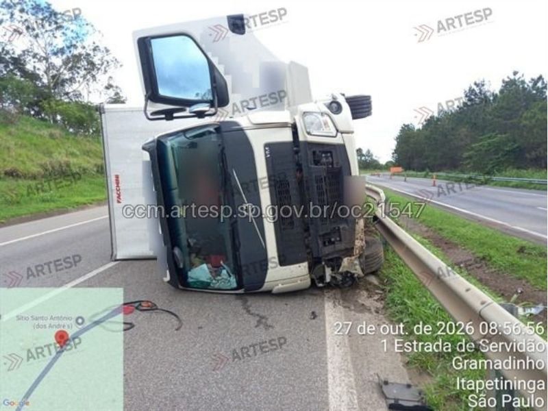 Caminhão tomba na Rodovia Francisco da Silva Pontes, em Itapetininga