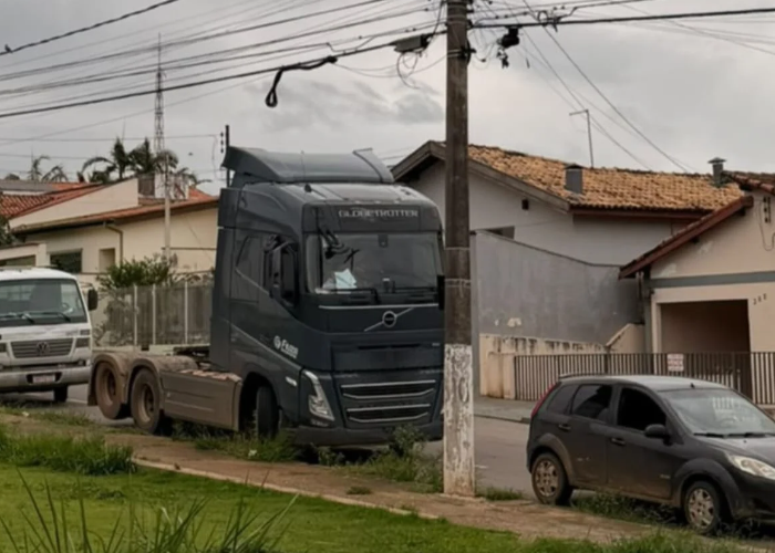 Homens são presos e caminhão roubado é recuperado em Quadra