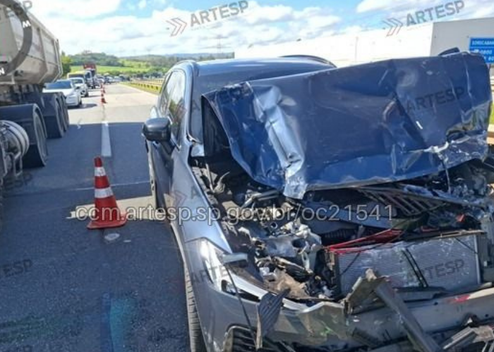 Engavetamento envolve cinco veículos na Rodovia Doutor Celso Charuri, em Sorocaba