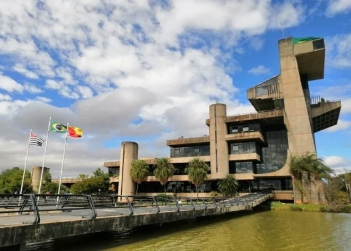Funcionamento dos serviços públicos municipais no feriado